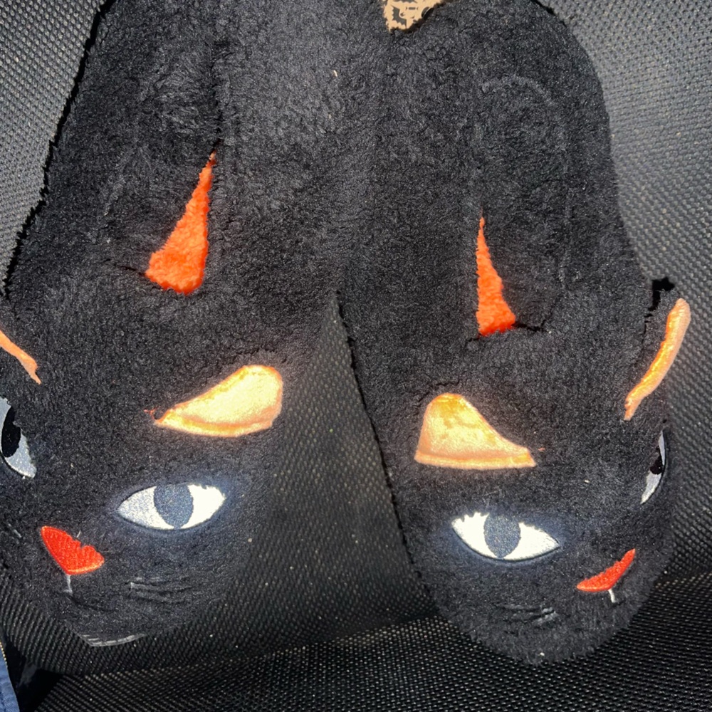 Dearfoams Cozy Comfort Unisex Black Cat Closed Back Slippers